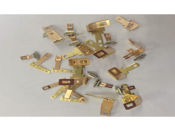 处理冲压加工件毛刺的工具和方法 处理冲压加工件毛刺的工具和方法